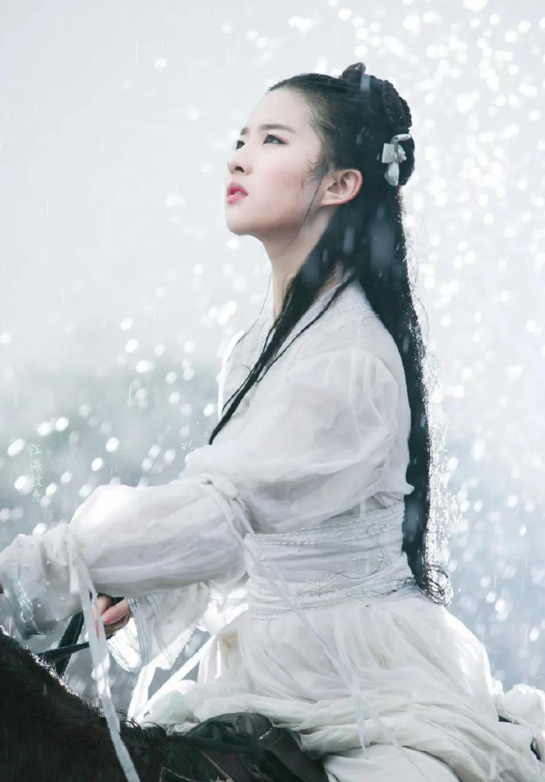 一个被美貌耽误的演技派，怎么做到的每个动作都那么美--刘亦菲