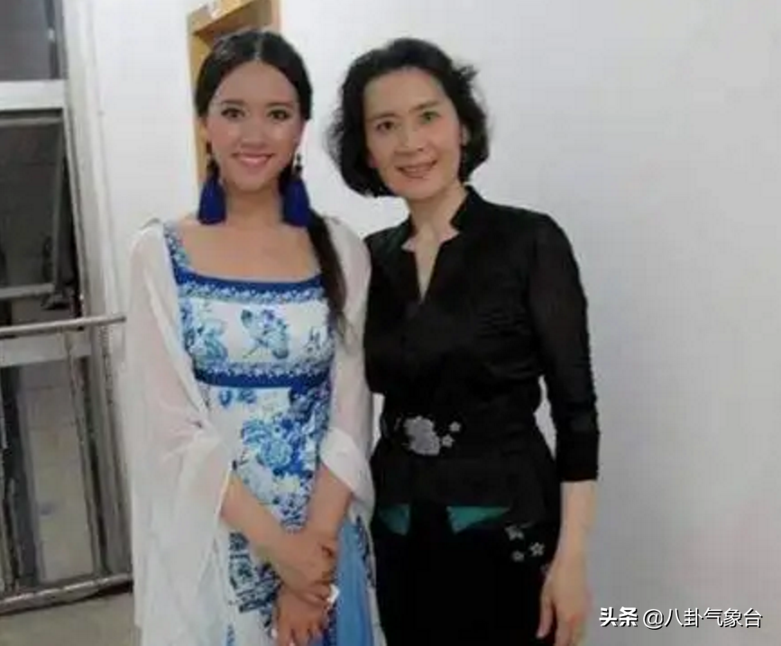 “气质美人”肖雄，将一生奉献给演艺事业，单身30年不后悔