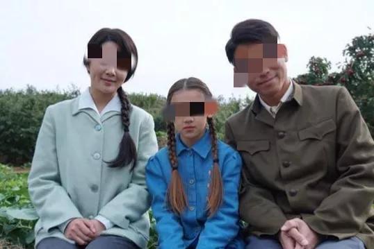 30年前我妈出轨，我爸带着我和弟弟讨生活，孤独一辈子也没有再婚