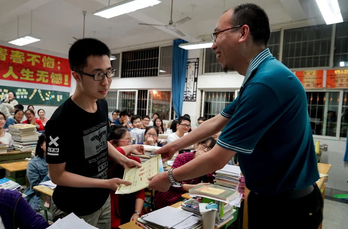 别人还在备战高考，辽宁2名学生已收到清北的“橄榄枝”，恭喜了