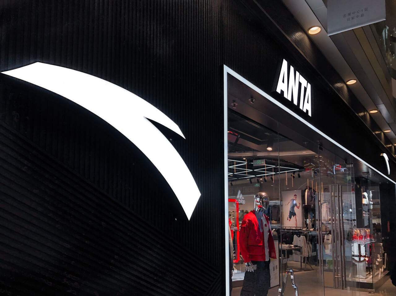 李宁和cba哪个好些（谁是中国运动品牌一哥，安踏如何超越李宁？成为国货之光）