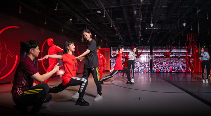 足球比赛球员们站在哪里更好（北上广深...，国内精彩的足球主题体验中心）