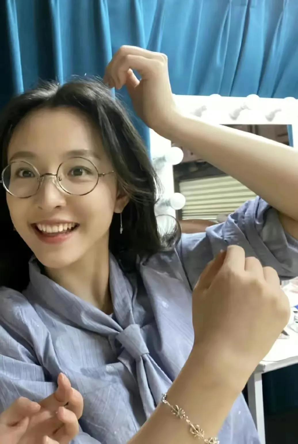 女星吴倩近照曝光，离婚后的吴倩颜值重回巅峰，状态似少女