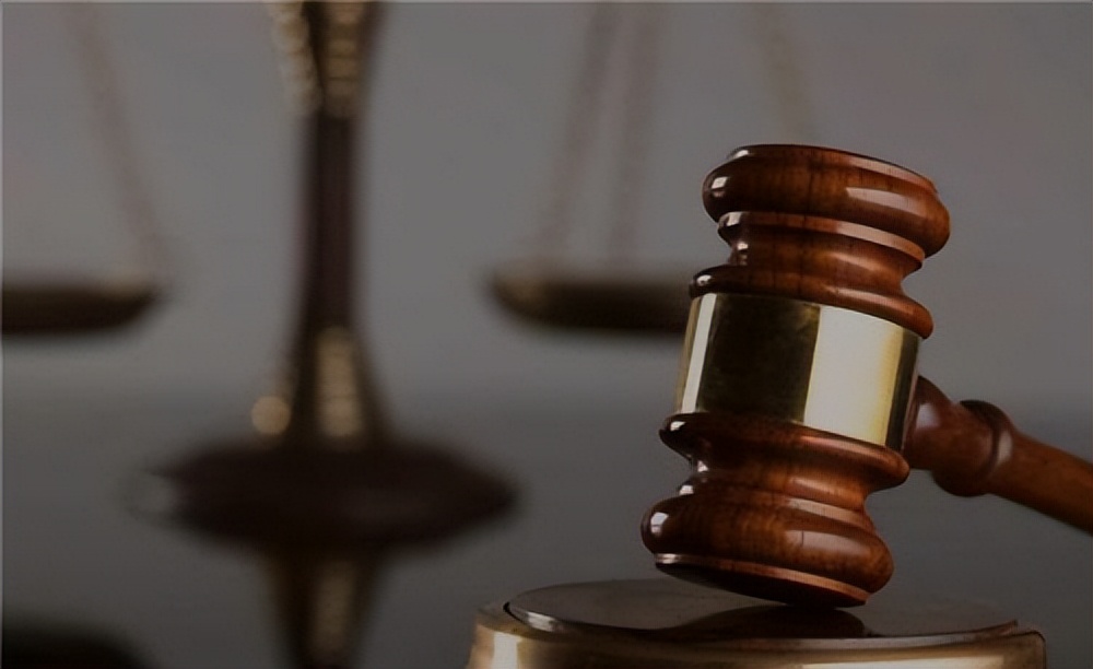 回顾82岁老人持他人业主卡游泳溺亡，家属索要巨额赔偿，法院判了