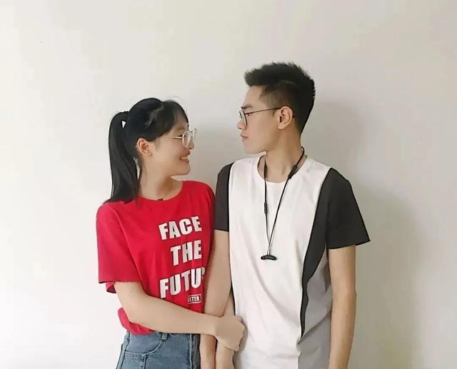 女大学生上课偶遇前男友，大学老师“仗义相助”，后续却有些尴尬