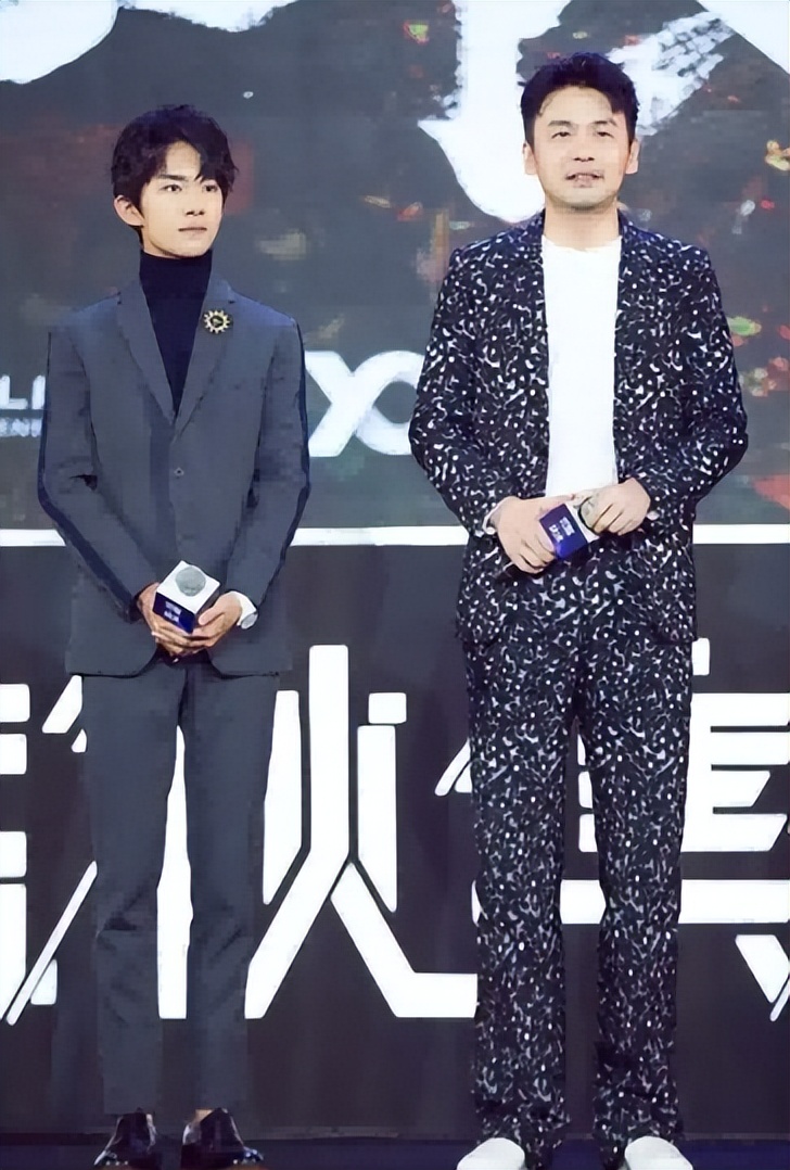 明明有1米8的大高个，但看起来很“矮”的12位男星，个个让人意外