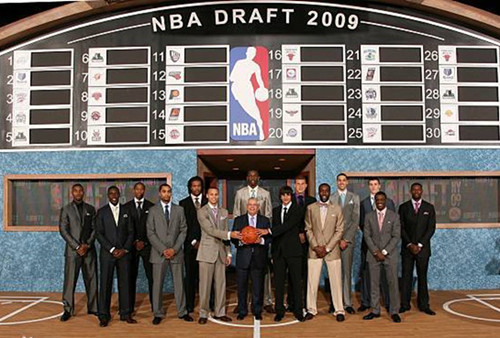 09年nba选秀(库里和哈登领衔，回顾2009年选秀，竟是NBA稀有的“大年”)