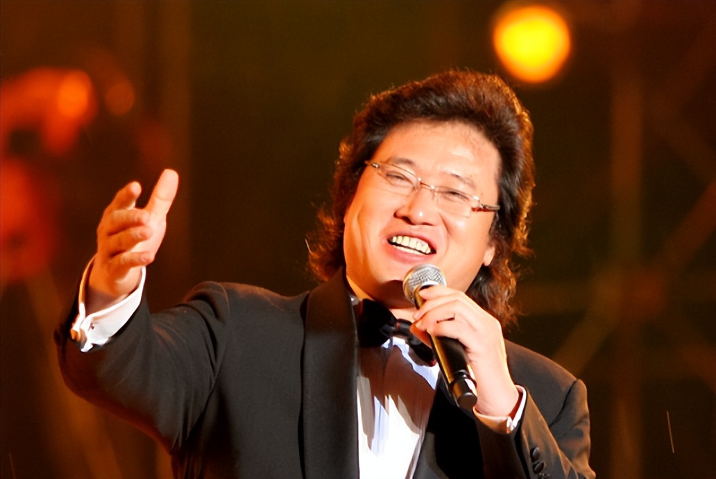 戴玉强:30岁娶初恋女友,51岁开始创业名利双收,今女儿成他骄傲