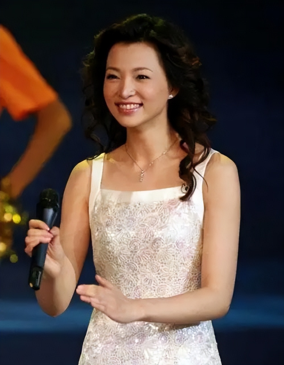 董卿的丈夫春雷简历(董卿的丈夫春雷的婚史)-友友