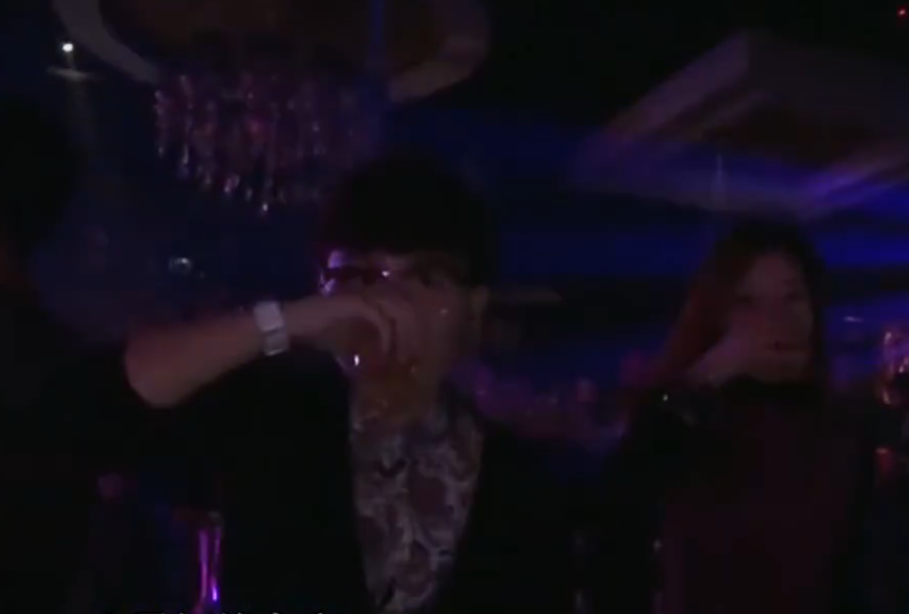 辽宁富家女：每天早饭300块，一双鞋穿三次就扔，喜欢和母亲对打