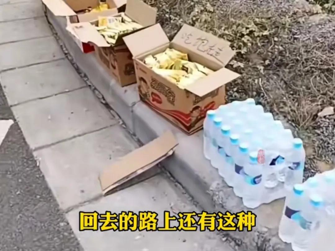 目前第一批食物补给已送达(河南郑州富士康员工“万里归途”返乡，沿途民众自发补给生活食品)