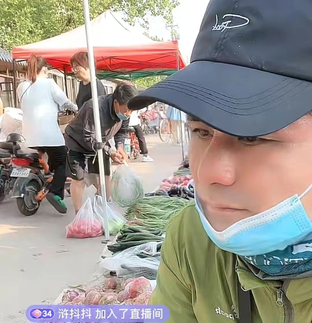 星光大道冠军近况凄惨，花光资产还负债百万，住桥洞卖菜过活