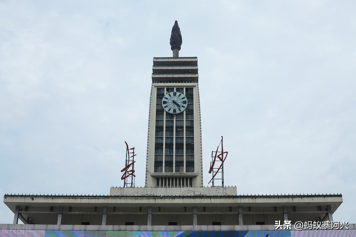 湘菜十大名菜：剁椒鱼头、辣椒炒肉等湖南最具代表性的十道经典菜肴