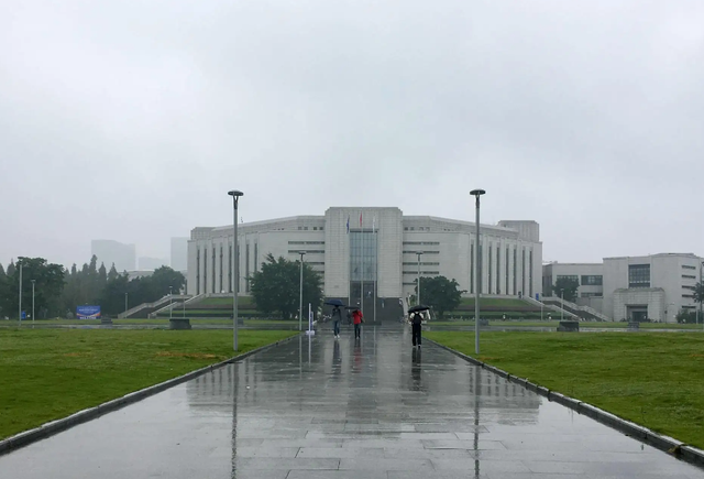 湖北省害人不浅的4所大学，已被官方点名曝光，毕业证100块也不值