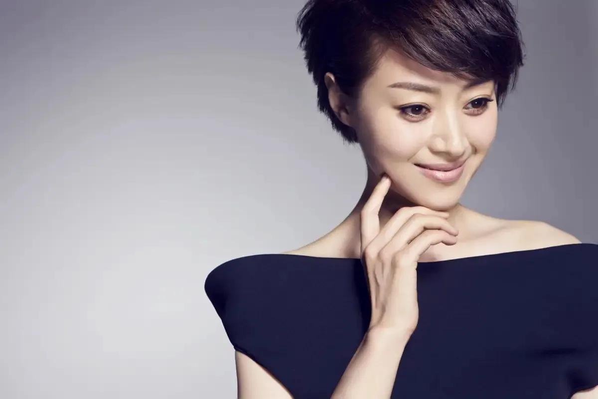 范志博这个名字很容易让人联想到是一位彬彬有礼,知识渊博的男性.