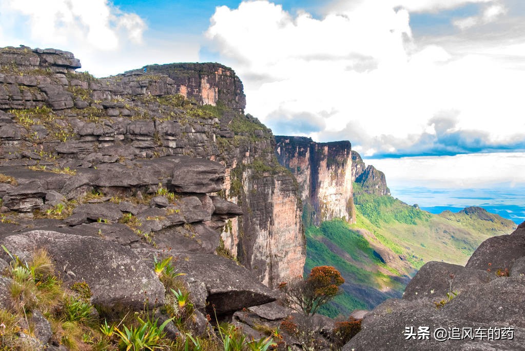 世界上七大著名的火山风景(10大地球之最：地球上最活跃的火山每隔几分钟就喷发一次)