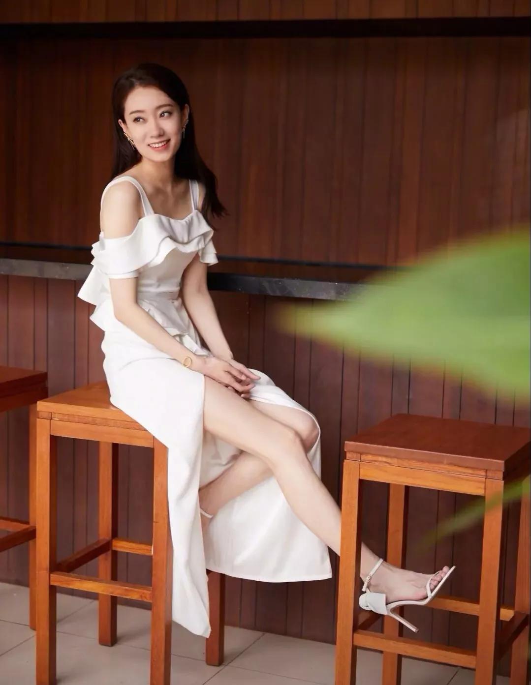 明星俏佳人：不是时代抛弃了张小斐，而是她读懂了“清醒”二字