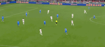 意大利卫冕世界杯(1-0！2-0！意大利在绝境中爆发：压哨反超1分出线，曼奇尼神了)