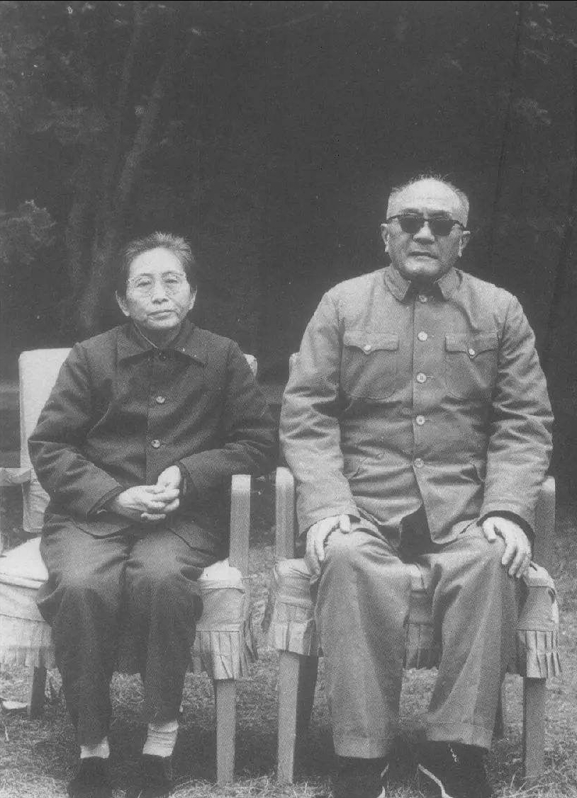 1952年，黄克诚大将的岳父被判处枪决，他为何选择“见死不救”？