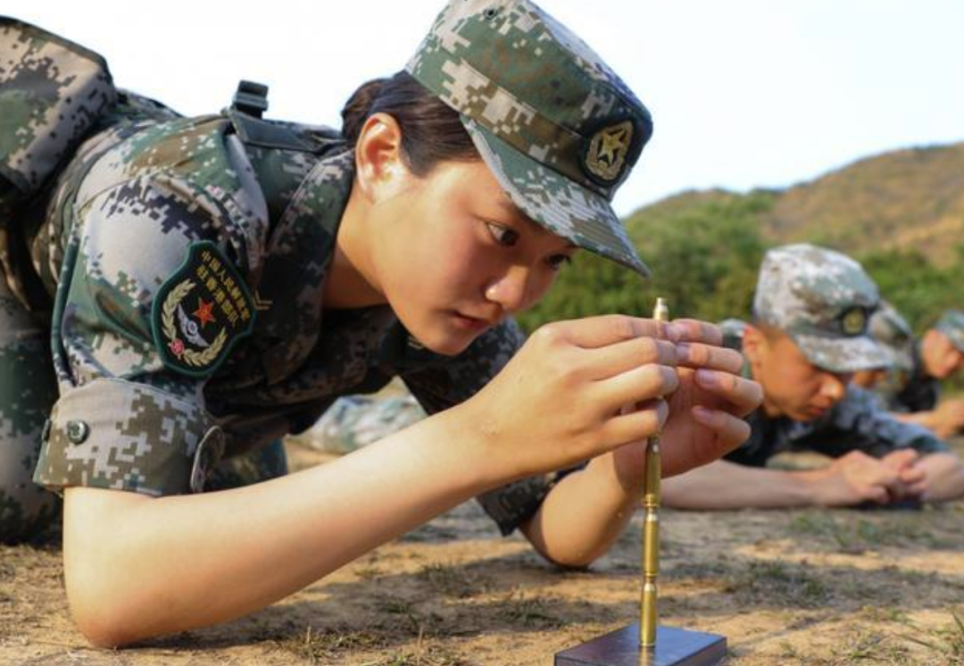 2天内回答(快！快！快！女兵应征网上报名不足2天)