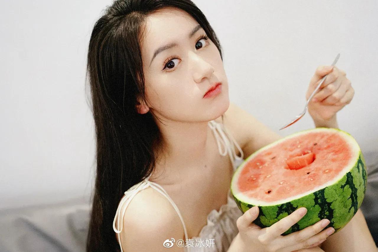 张天爱、杨幂杂志大片，清纯唯美，炫彩多姿