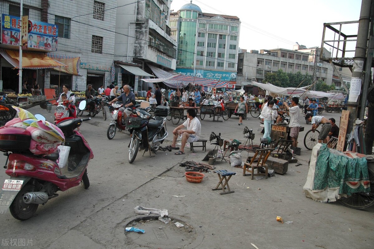 供吃供住还要额外赡养费？父亲将儿女告上法庭，法院这么判
