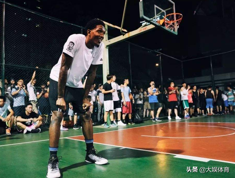 路威为什么当nba替补(好久没有路威廉姆斯的消息了！今天，路威成为历史替补第一人)