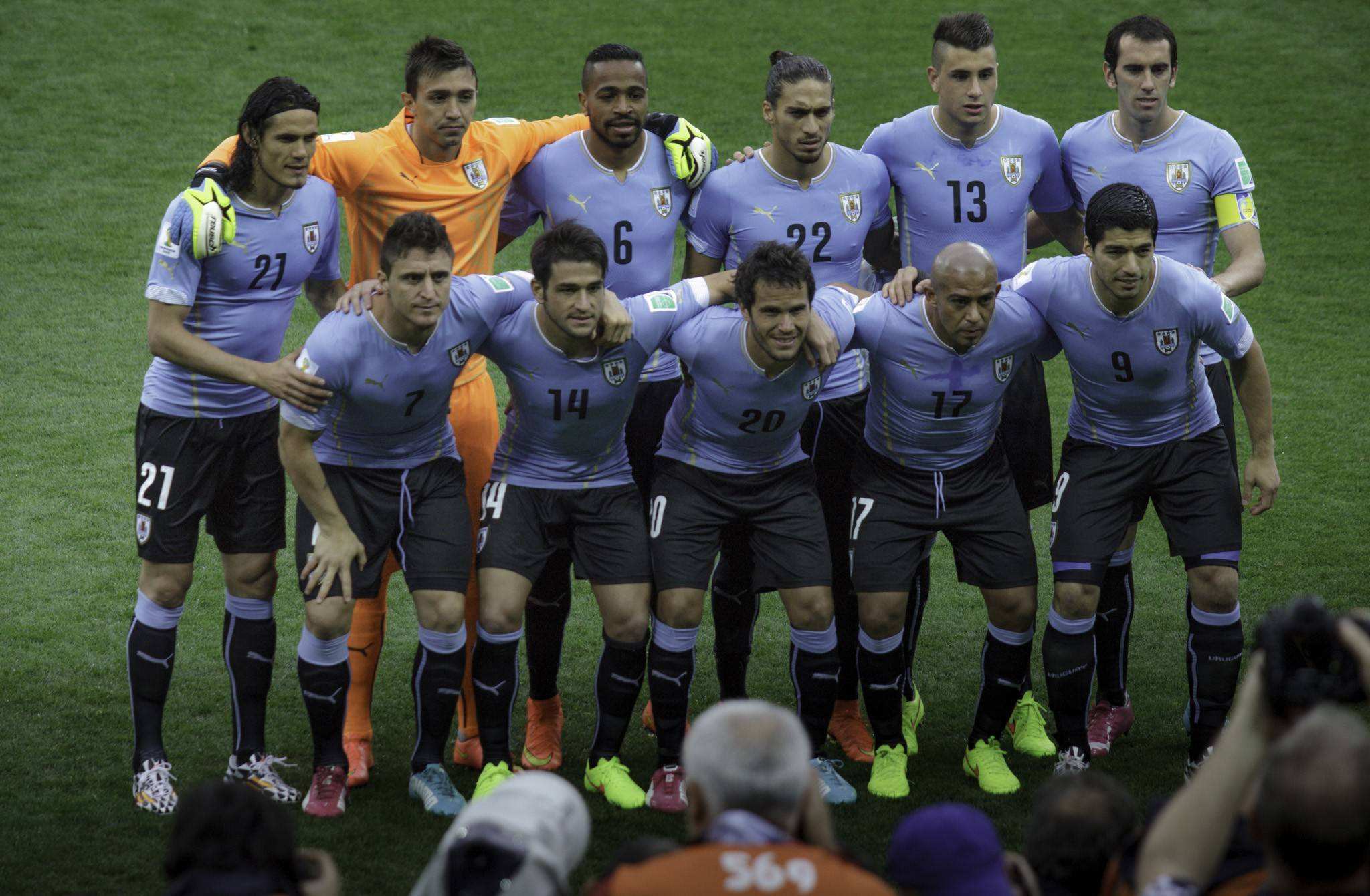 三届世界杯足球赛主办国是(辉煌天蓝军团：乌拉圭足球历史最强11人，远古神佛与绿茵屠夫)