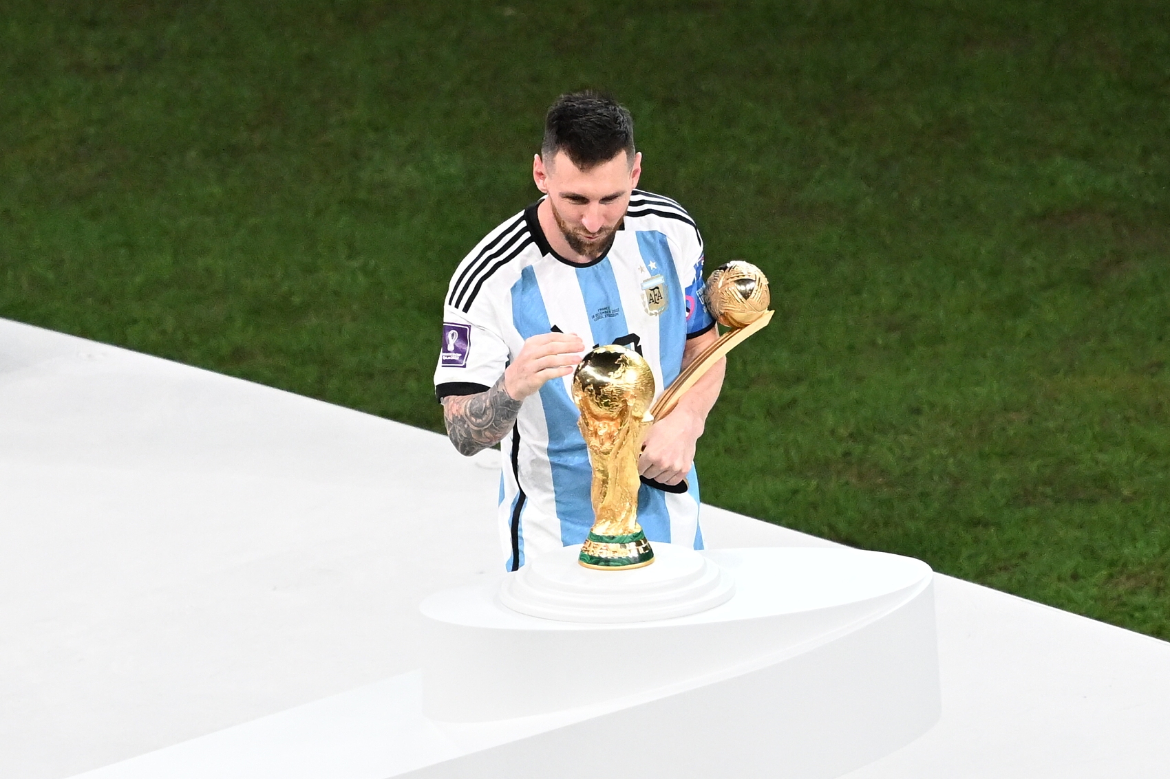 19年梅西为啥叫单核（阿根廷仅1人入选世界杯最佳阵！还不如2个八强队，梅西成最强单核）