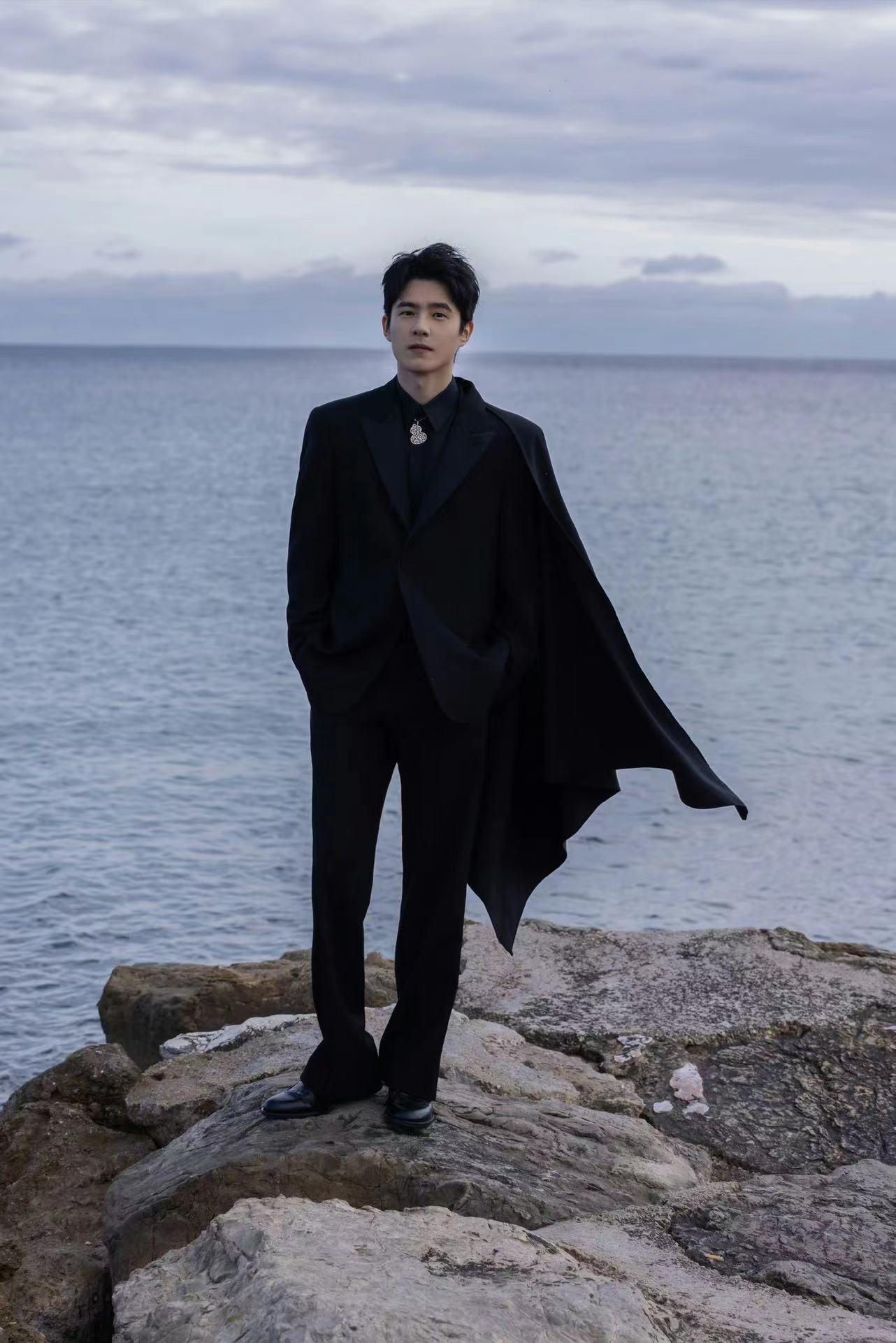 周冬雨男朋友(周冬雨刘昊然曝恋情后首同框!