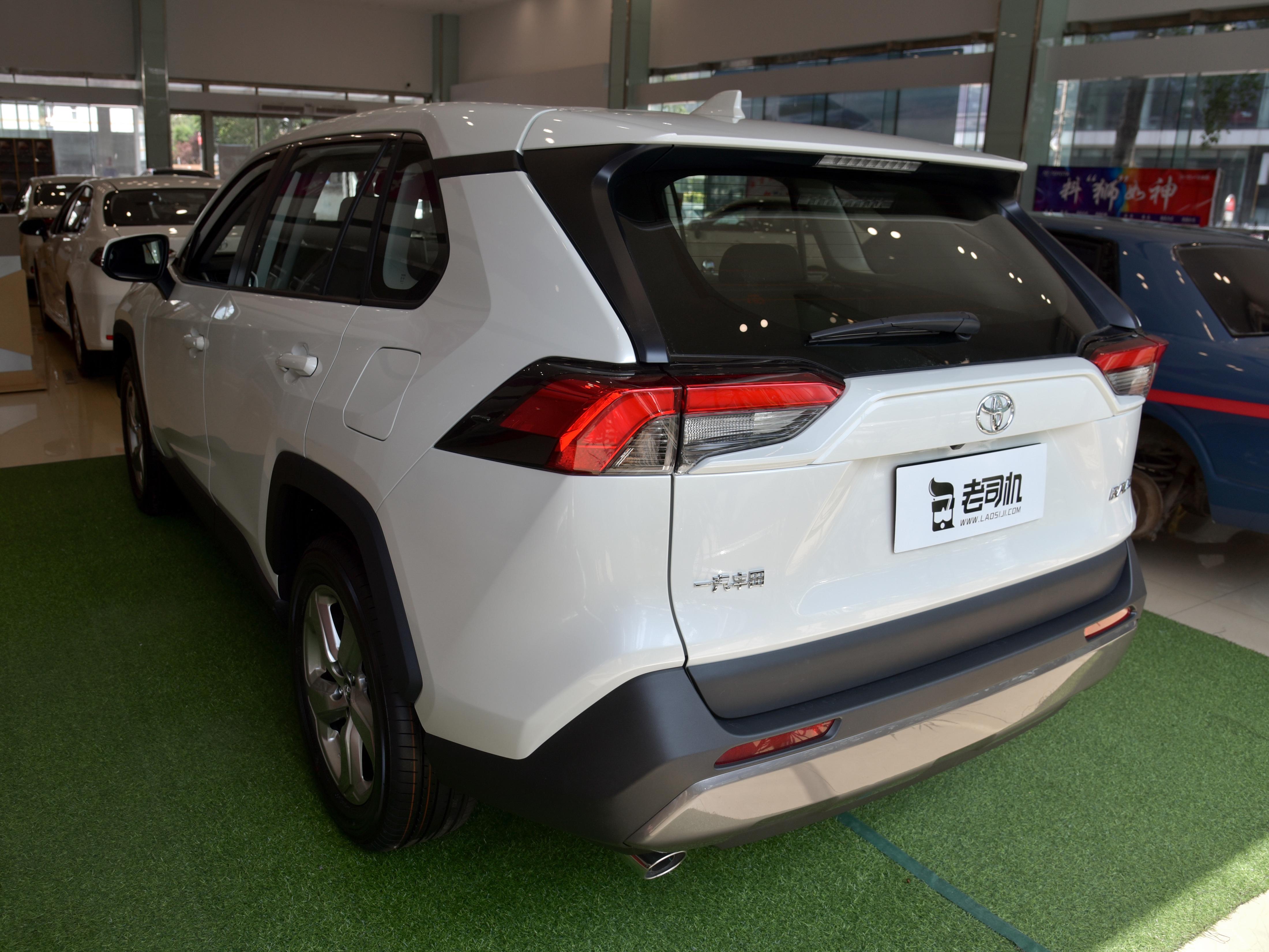9l油耗的合资suv,实拍丰田rav4荣放