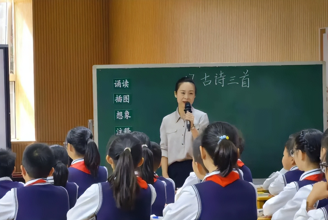 學校女生穿緊身褲視頻（腿粗女生怎么穿緊身褲）