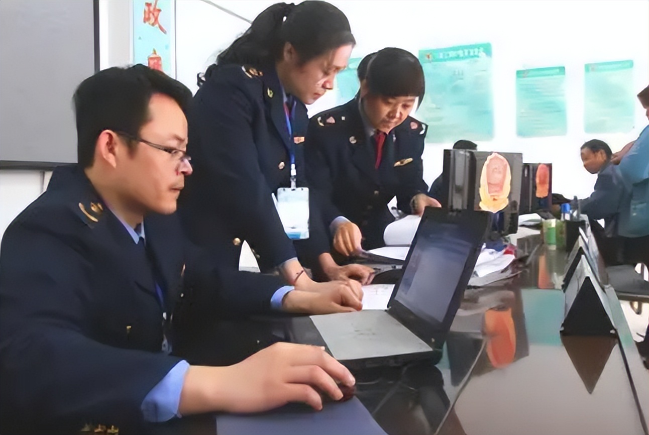 大学生考公热度不减，有些专业却很难上岸，学生提前了解别踩坑