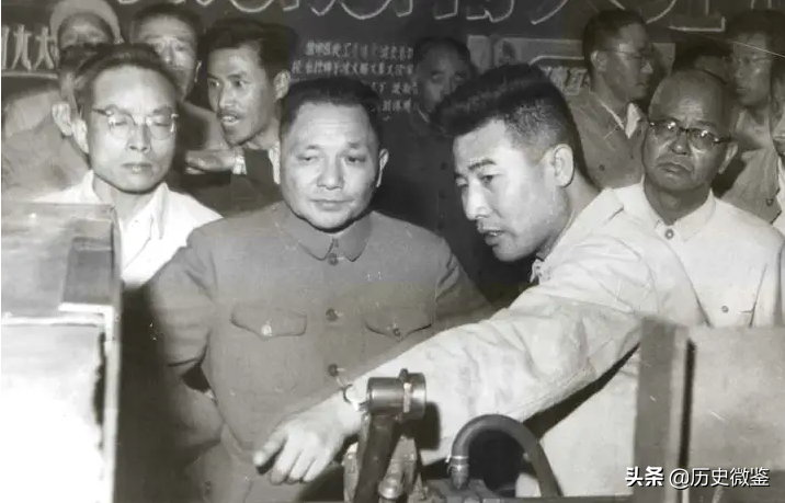 50年，邓小平提出修建成渝铁路，毛主席问原因，邓小平：三个理由