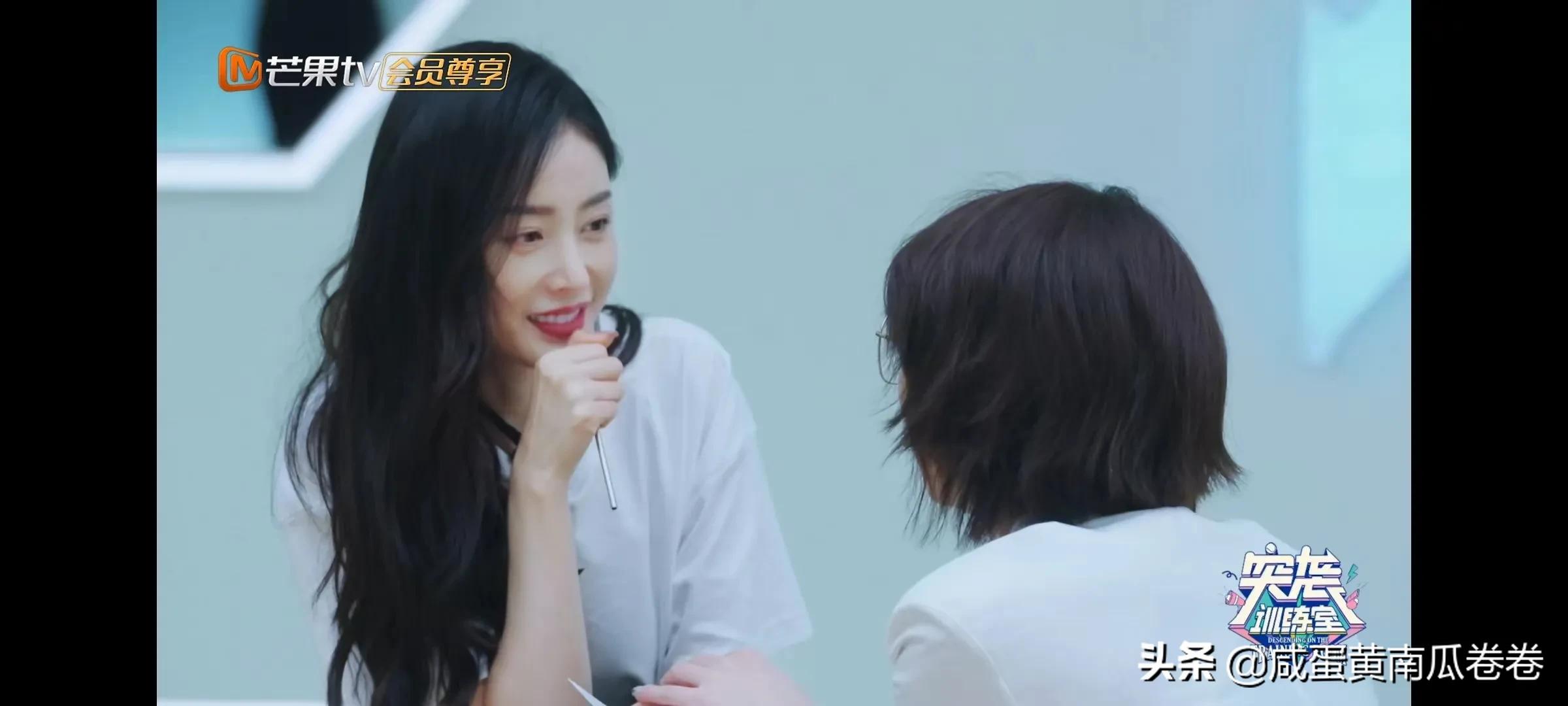 于文文 刘恋 张天爱 赵梦这几个人承包我所有的笑点！弹幕太好玩了