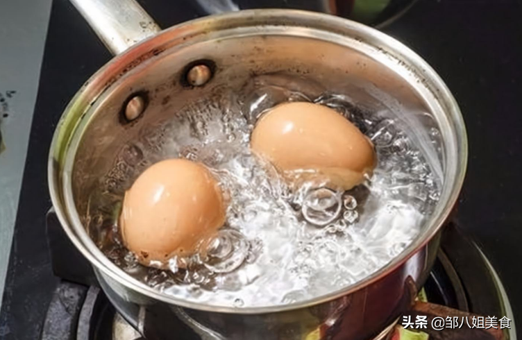 鸡蛋多久煮熟（分享煮鸡蛋正确方法鲜嫩好剥）