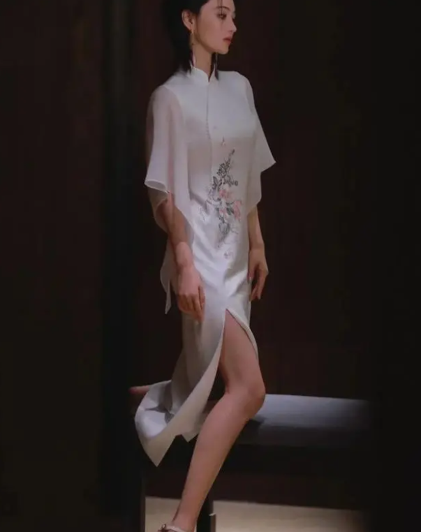 张馨予白旗袍图片