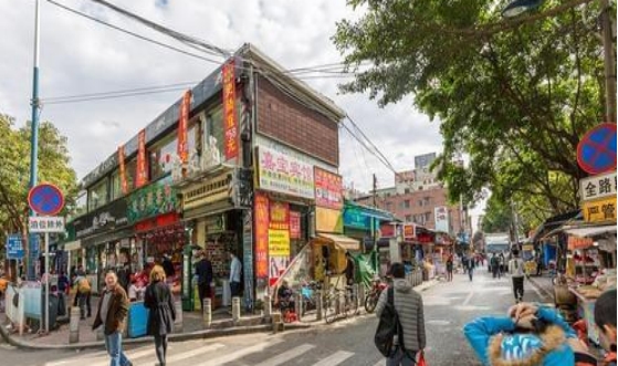 大学宿舍商机（住宿1夜价格不超100元）