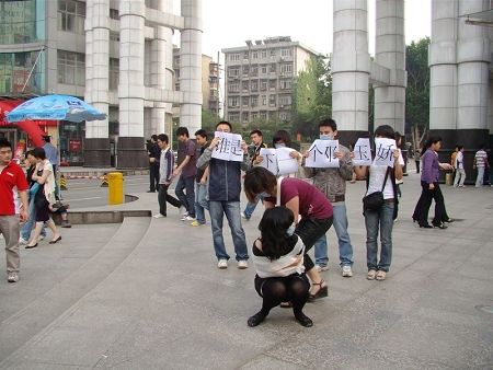 我是个“洗脚妹”，2009年被寻欢官员侵犯凌辱，反抗无望后杀人