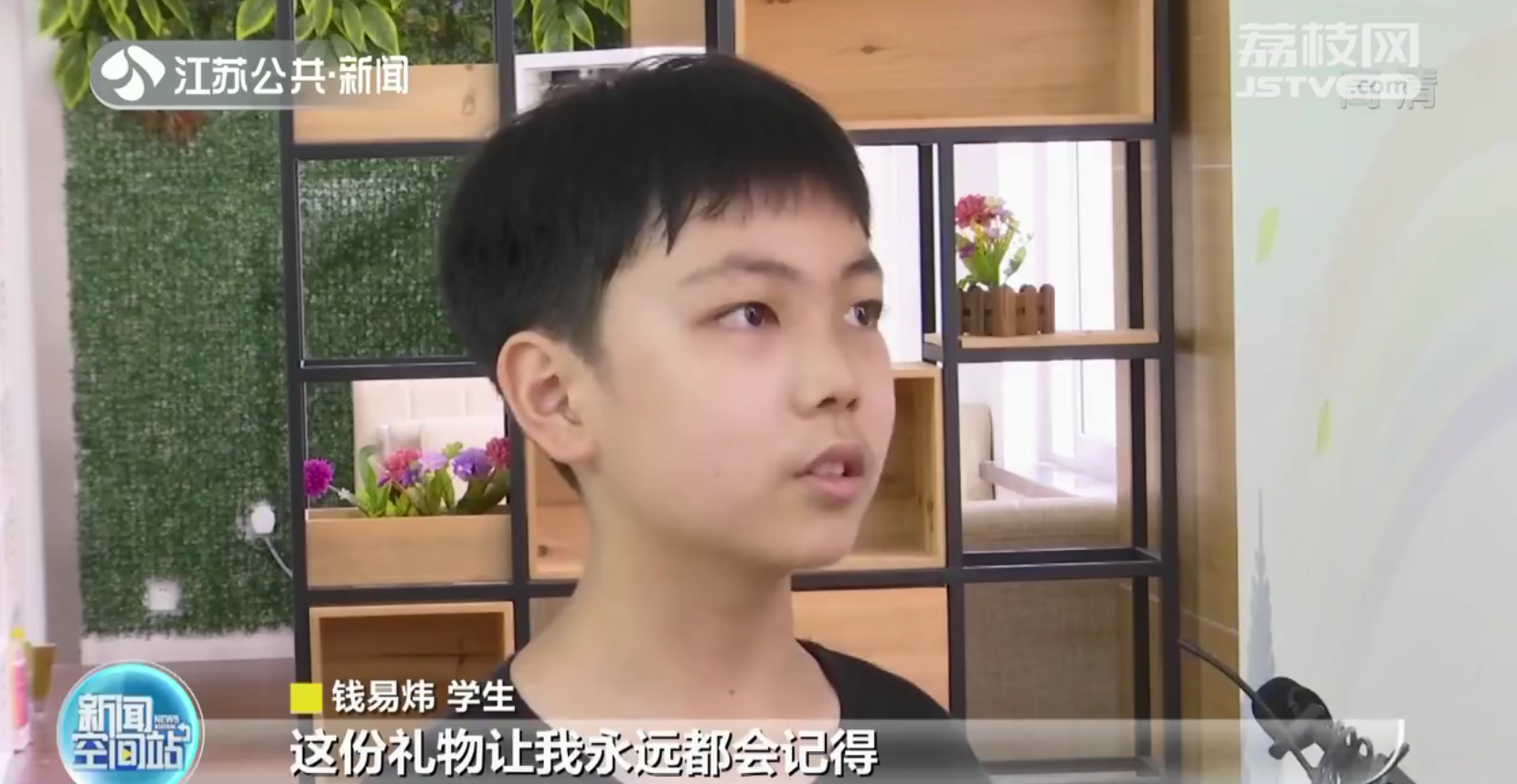 常州：小学美术老师为307名毕业生手绘头像 学生：永远记得这份礼物