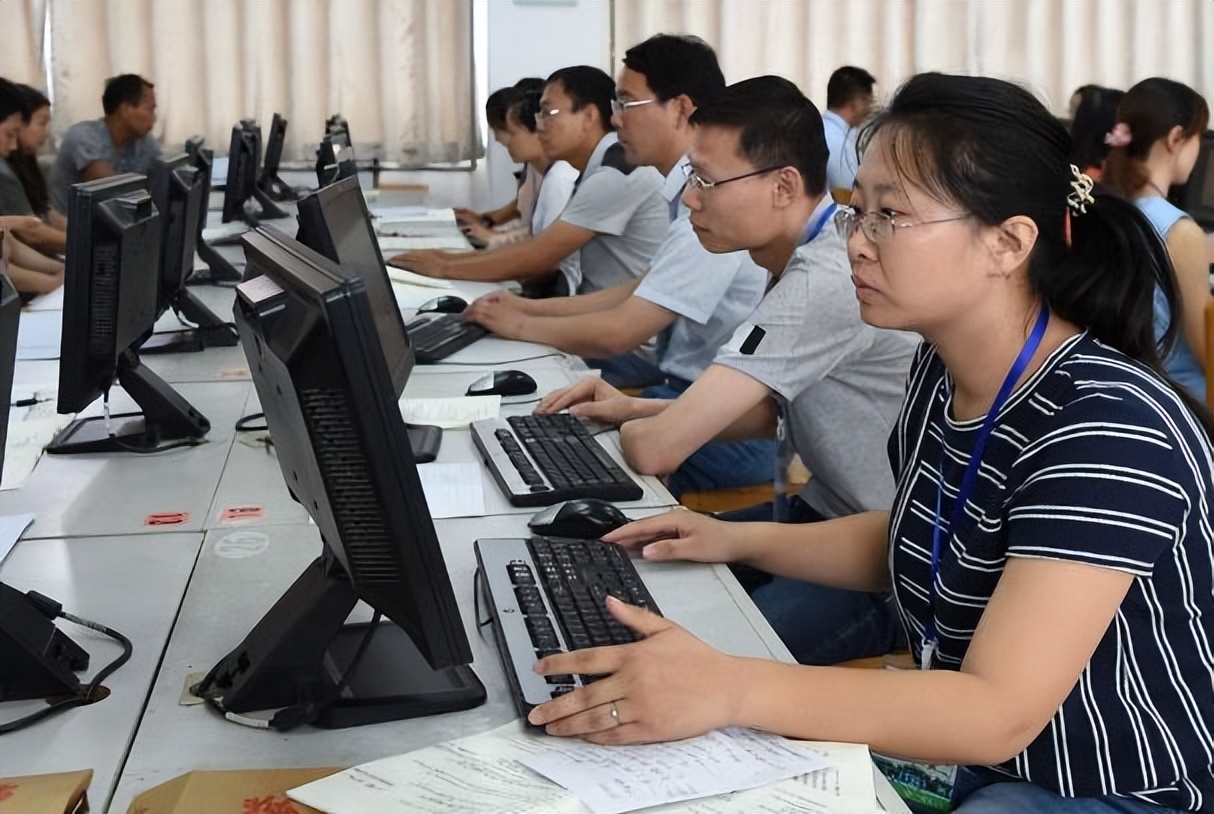 高考中的“神仙卷面”，字迹工整张弛有度，阅卷老师找不到扣分点