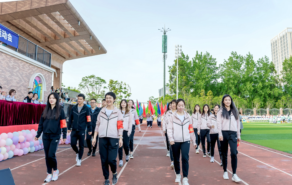 身体在奔，心在笑。新川外国语运动会，是一千种欢快的样子