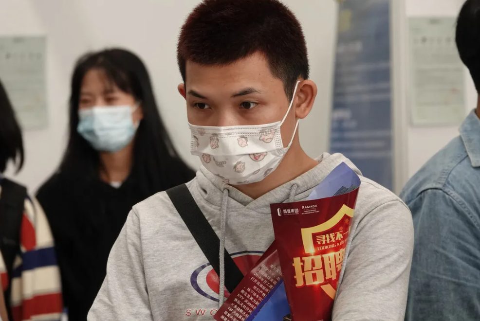 2022年毕业生就业有多难？要被卷哭了，女大学生的陈述引发共鸣