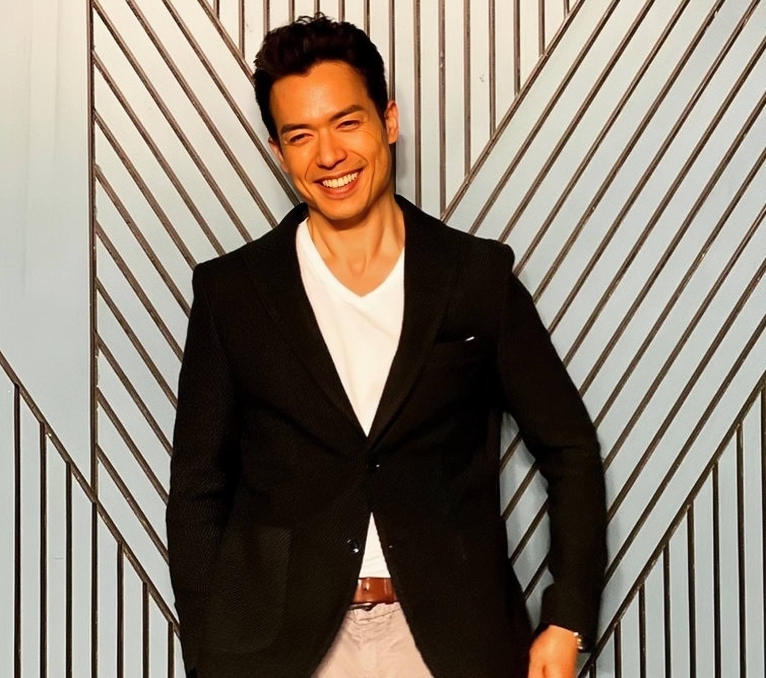 突发!tvb混血男星被曝将要离巢,计划重回年薪200万的机长岗位