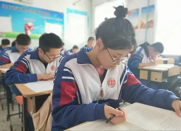 高三一模555分，班级第7，全校第290，有望考上重点大学吗？