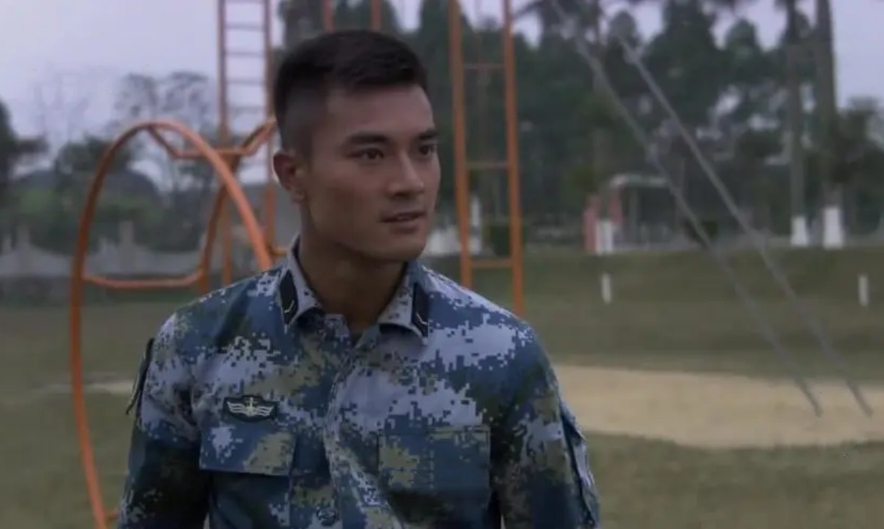 经典军旅剧《火蓝刀锋》：12位让人印象最深刻的角色