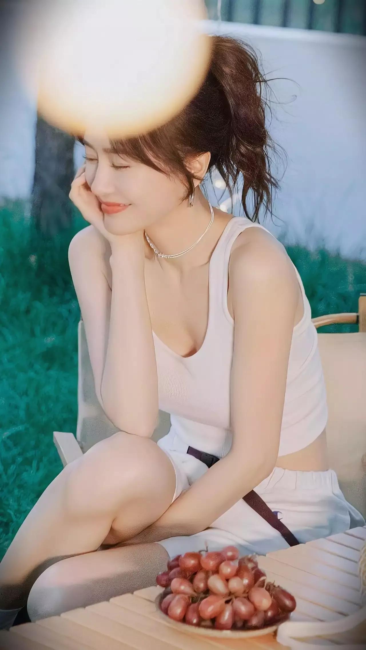 誉为“最会用眼神秒杀观众的女演员”——秦岚