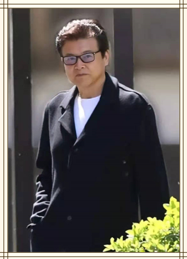 从摇滚小青年到居家型男，三浦友和年轻时好潮，极简风引领时尚