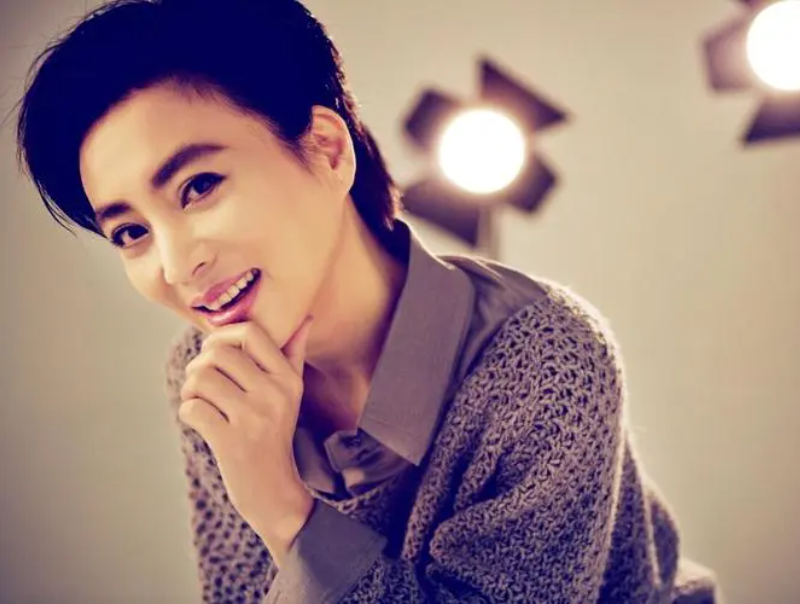 26岁离婚，34岁二婚嫁给犹太富商却两个月见一次面，李玲玉如何了