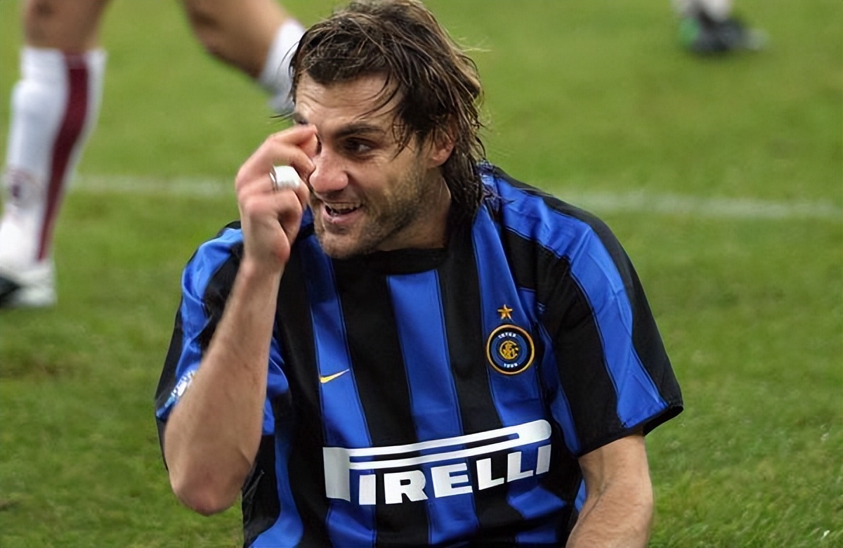 维埃里阿德名场面(近20年最强中锋,大罗第一,维埃里第二,最强前锋是